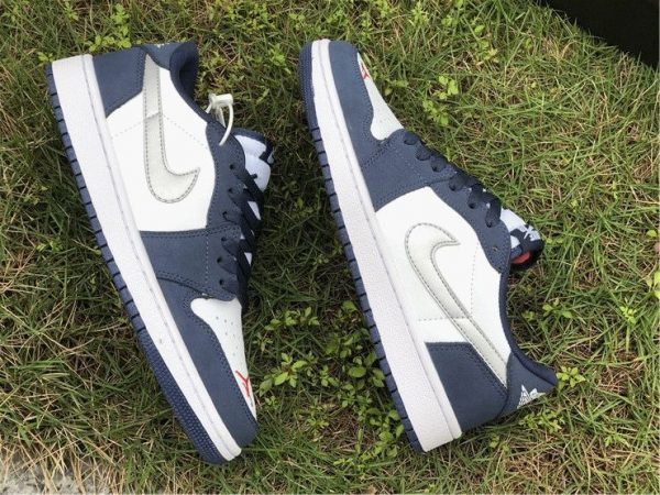 Jordan 1 Low SB Midnight Navy Panel