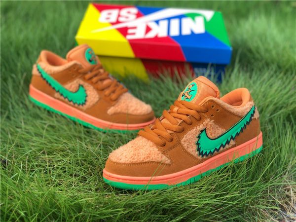 Grateful Dead Nike SB Dunk Low with box